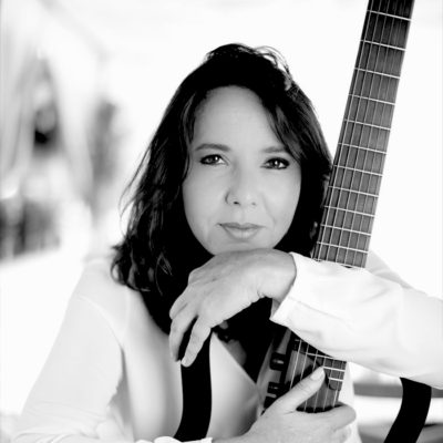 Denise Reis live in the Roxy Lounge