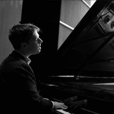 Brendan Skidmore performing on the piano